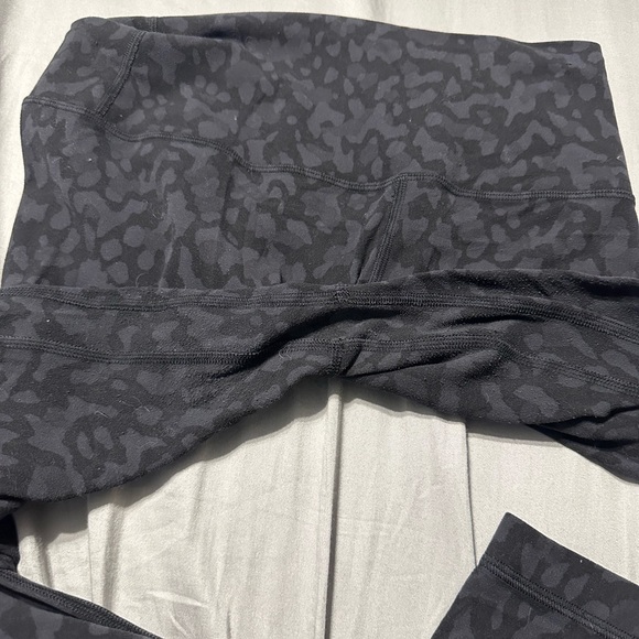 LULULEMON ALIGN SIZE 8 wild thing black camo - Picture 3 of 4